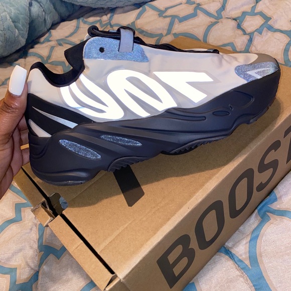 yeezy 700 6.5 y